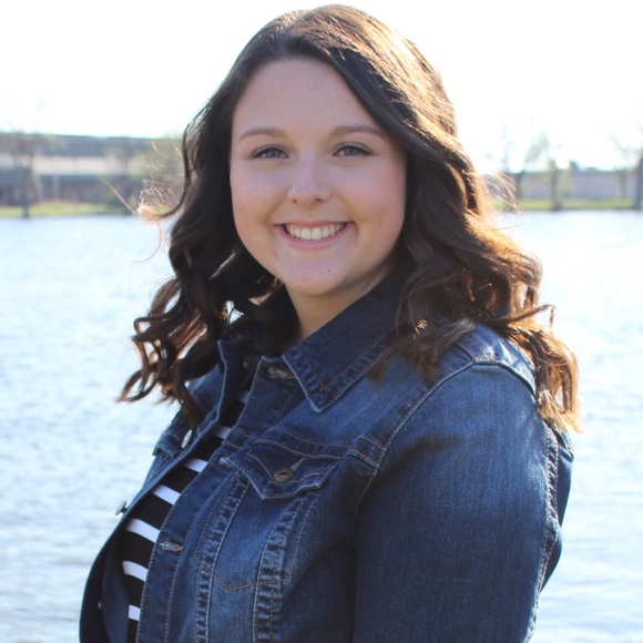 Meet your Posher, Mikaela - Picture 1 of 1